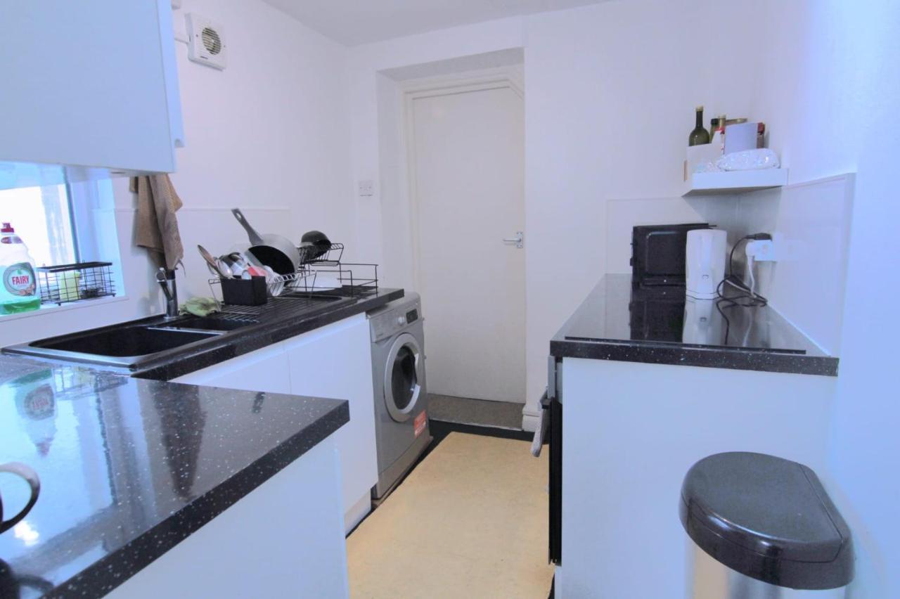 Enjoy Your Visit In Apartment *